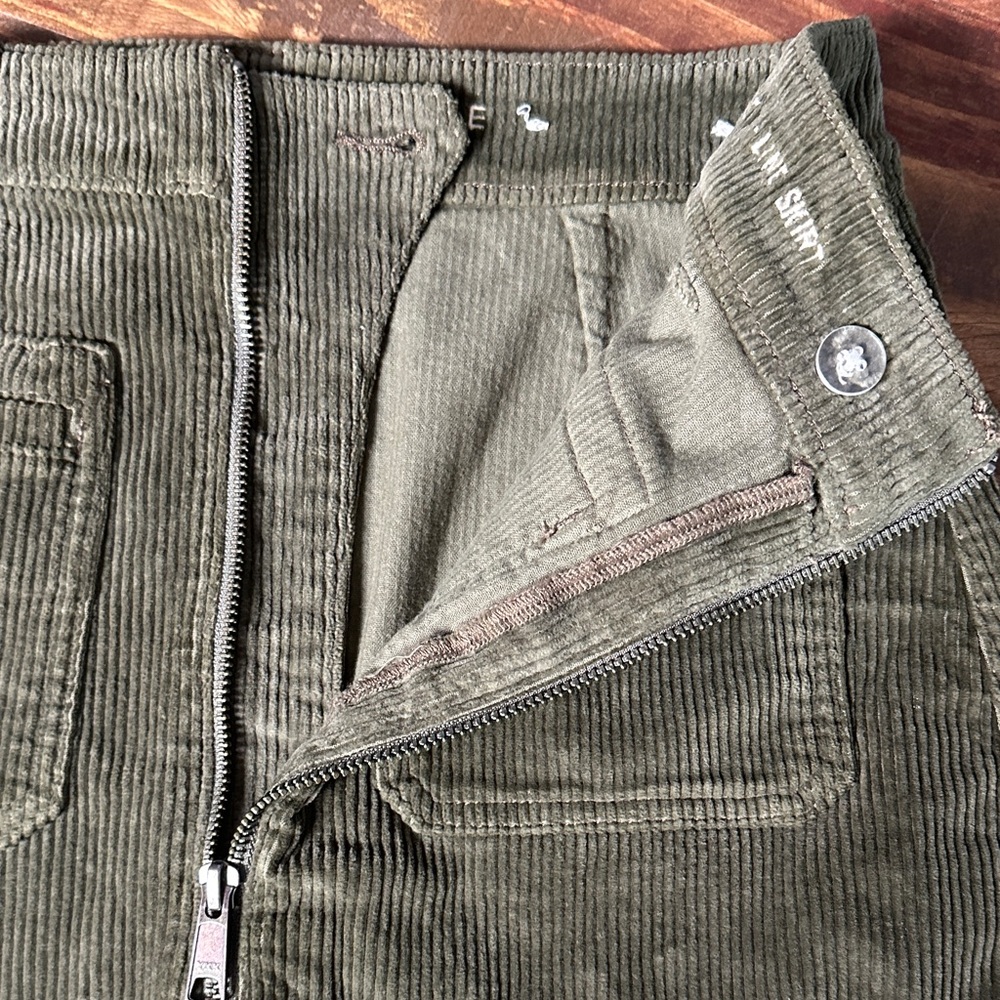 American Eagle Outfitters Green Corduroy Mini Skirt Size 2 NWOT - Picture 4 of 9